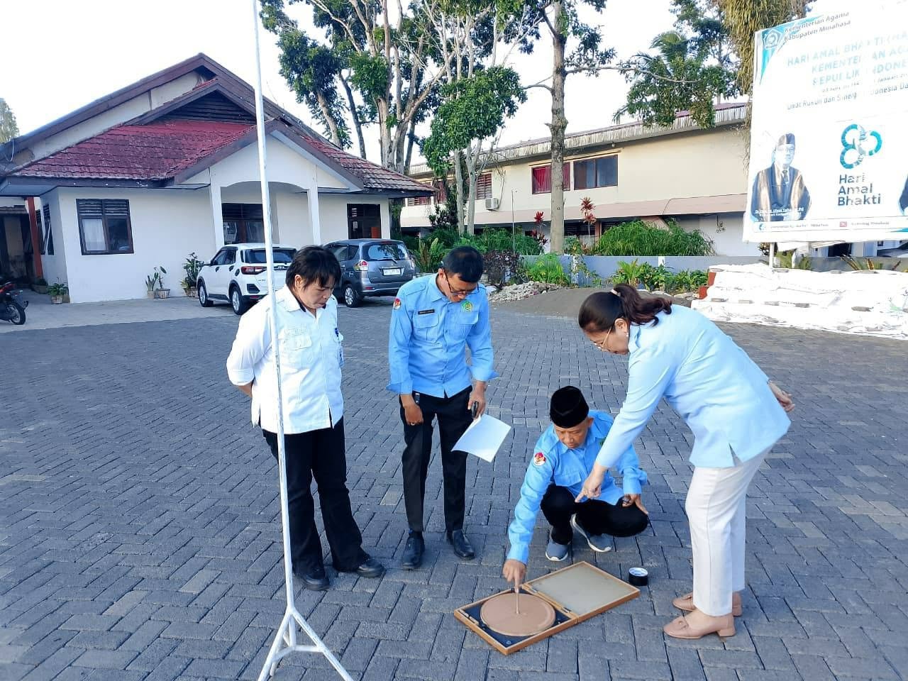 Manfaatkan Rashdul Qiblah, Kakan Kemenag Minahasa Pantau Verifikasi Arah Kiblat